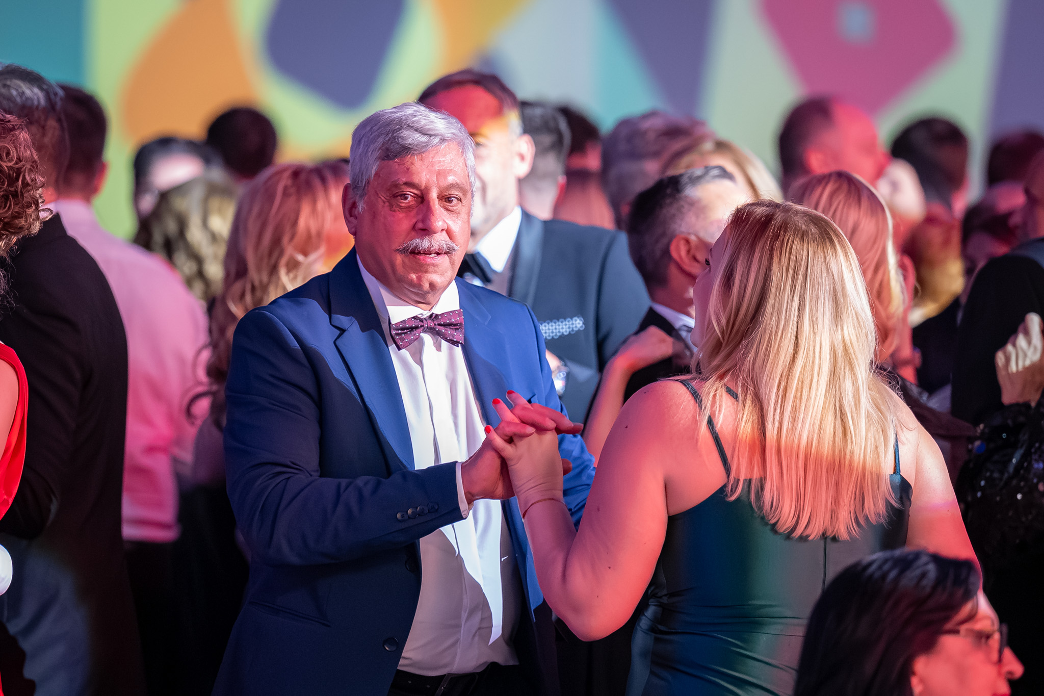 今年的舞会再次带来了难忘的时刻与出色的氛围。（摄影：András Adorján, Máté Dudás